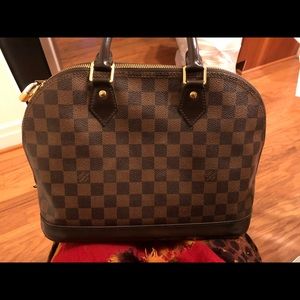 Authentic Louis Vuitton alma pm, with keys & lock.